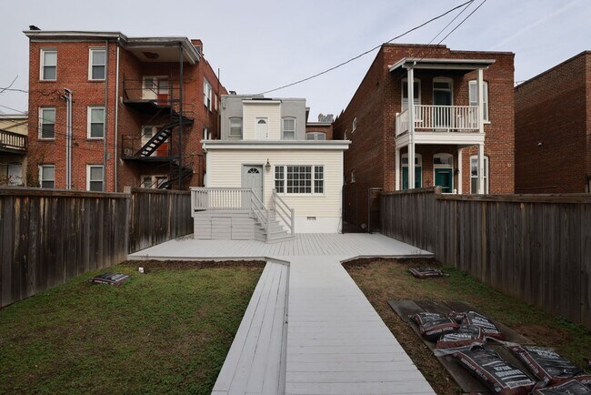 Building Photo - -- AVAILABLE 05/26/2026 -- MUSEUM DISTRICT CHARMER! 2 CAR GARAGE