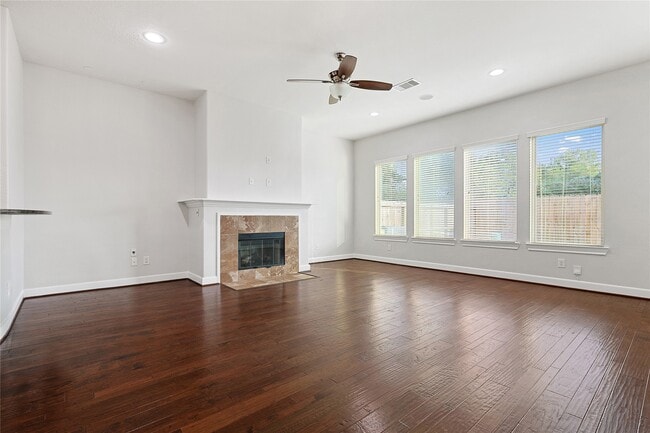 Building Photo - 5166 Oasis Park Ln