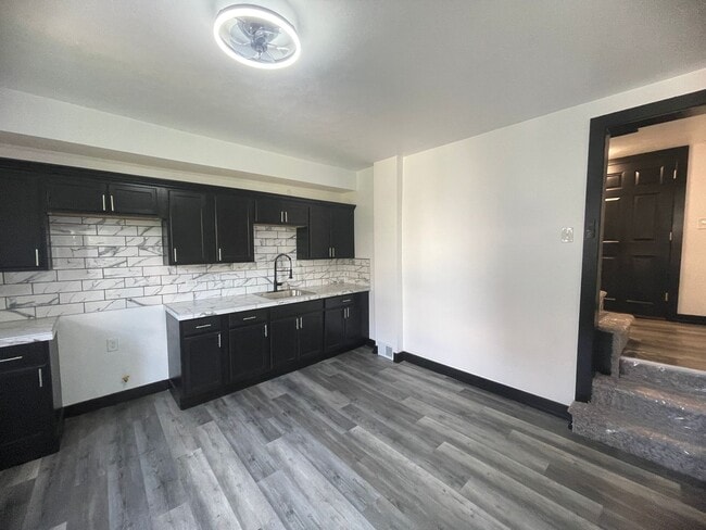 Building Photo - Newly updated 2 bedroom apartment for rent!