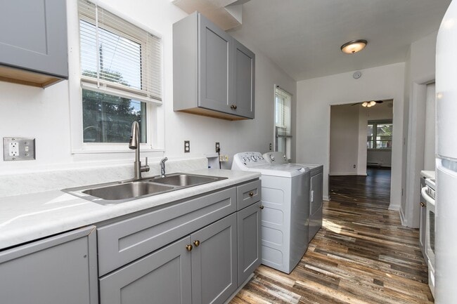 Building Photo - 2025 Peach St