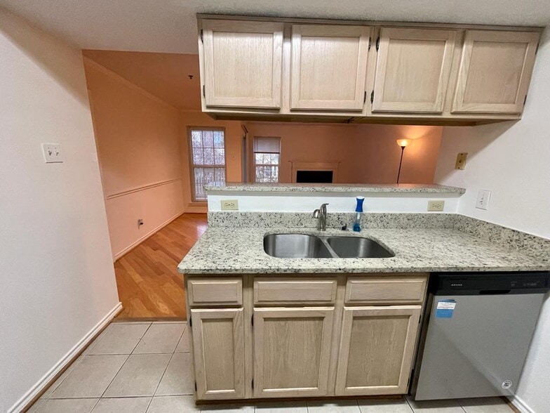 Building Photo - 1524 Lincoln Way