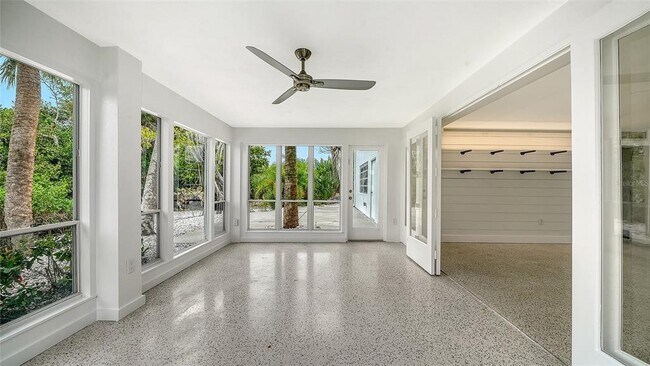 Building Photo - 7665 Sanderling Rd