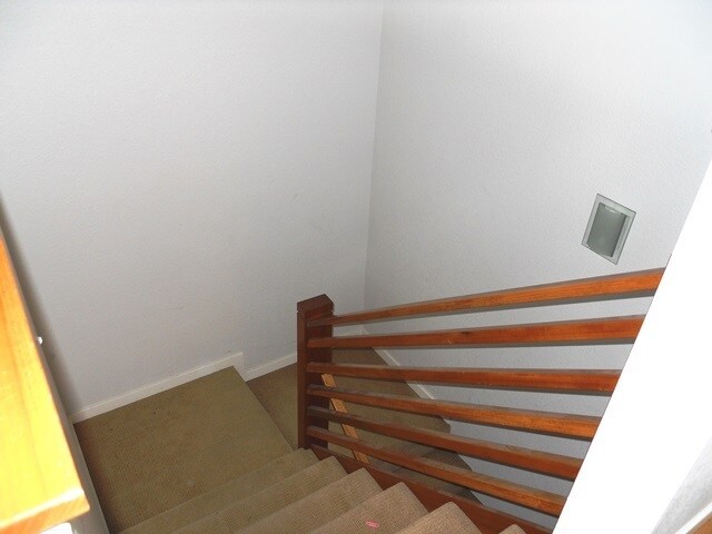 Building Photo - 2 Bedroom Condo SUPER close to Campus!