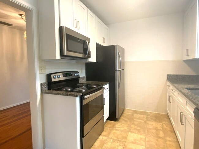 Building Photo - Beautiful Beachside 2 Bedroom Home!