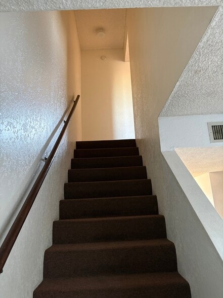 Building Photo - 433 Avenida Garza