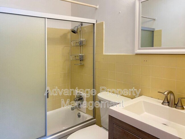 Building Photo - 5230 NE Laurel Dr