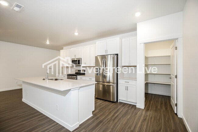 Building Photo - 214 Ravello St