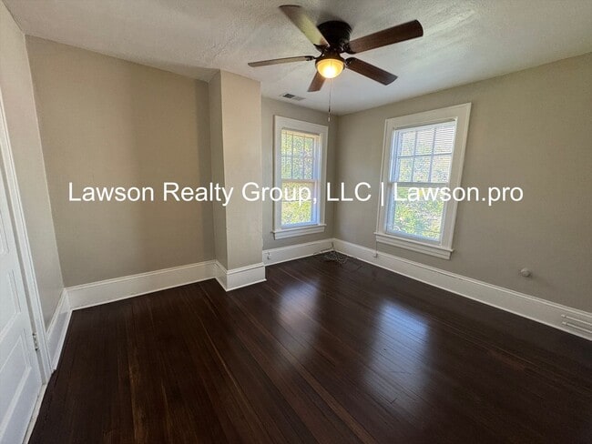 Building Photo - Updated Four Bedroom Home Close to Downtow...