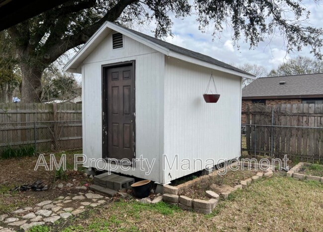 Building Photo - 402 Thompson Dr