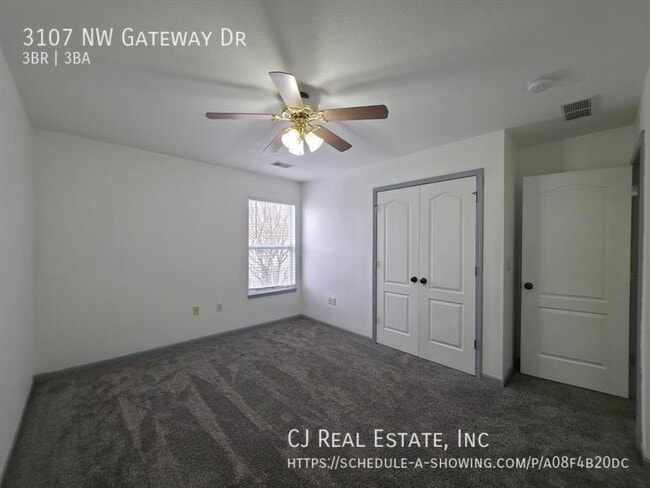 Building Photo - 3107 NW Gateway Dr