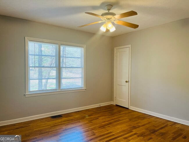 Building Photo - 32 N Cove Dr