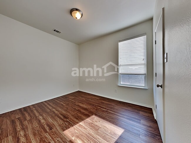 Building Photo - 14300 Cedar Post Dr