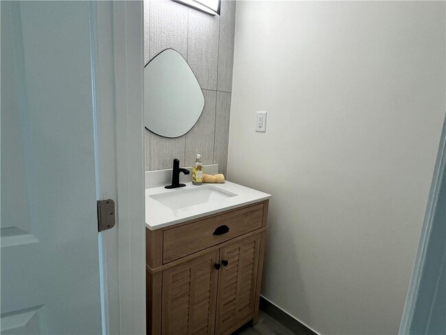 Building Photo - 4500 Kings Lake Dr NE