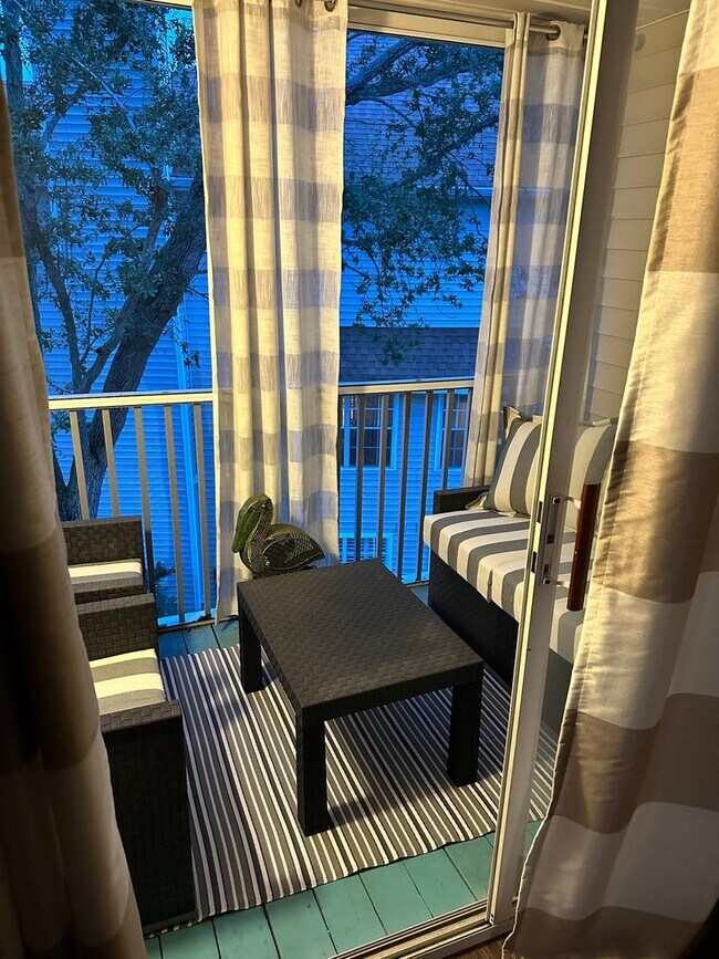 Building Photo - 2 Bedroom 2.5 Bath Condo (Central Park II Condominiums)