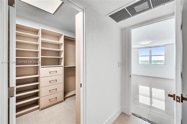 Building Photo - 6770 Indian Creek Dr