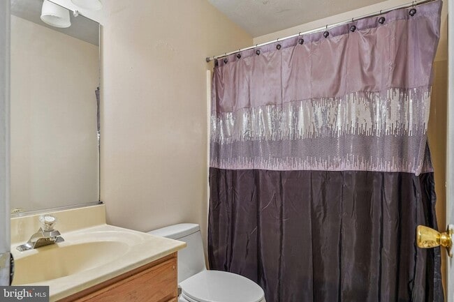 Building Photo - 7039 Heather Dr