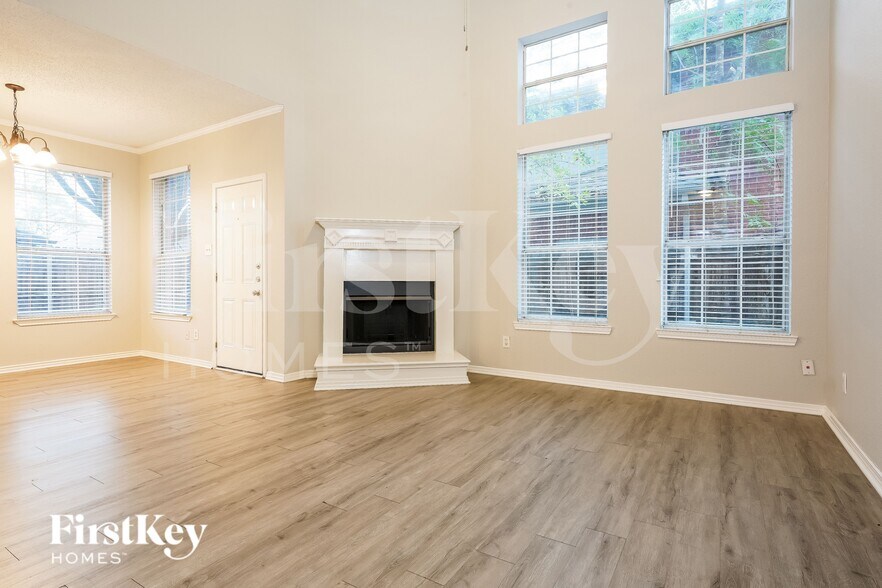 Building Photo - 1150 Lombard Ln