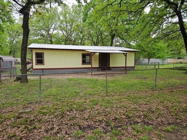 Building Photo - 129 12 Oaks Cir