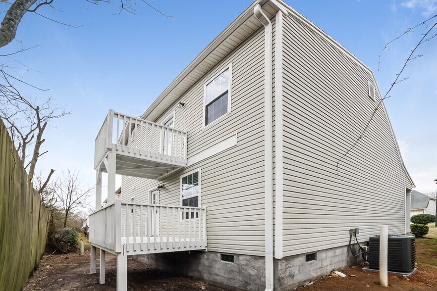 Building Photo - 67 Middlebrook Dr