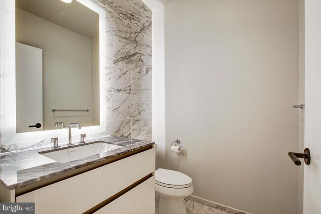 Building Photo - 1781 N Pierce St