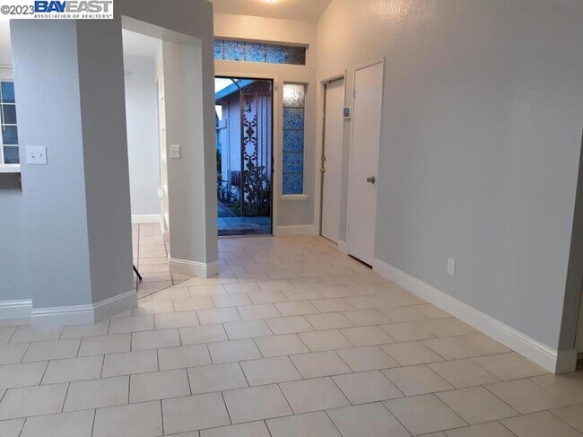 Building Photo - 1205 Cribari Dr