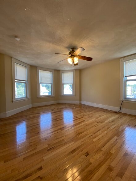 Primary Photo - 51 Aldie St