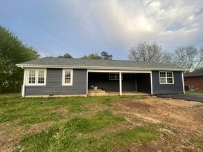 Building Photo - 2 Bedroom House Benton City Limits