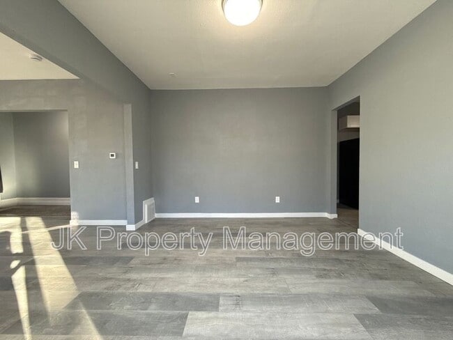 Building Photo - 1512 3rd Ave N