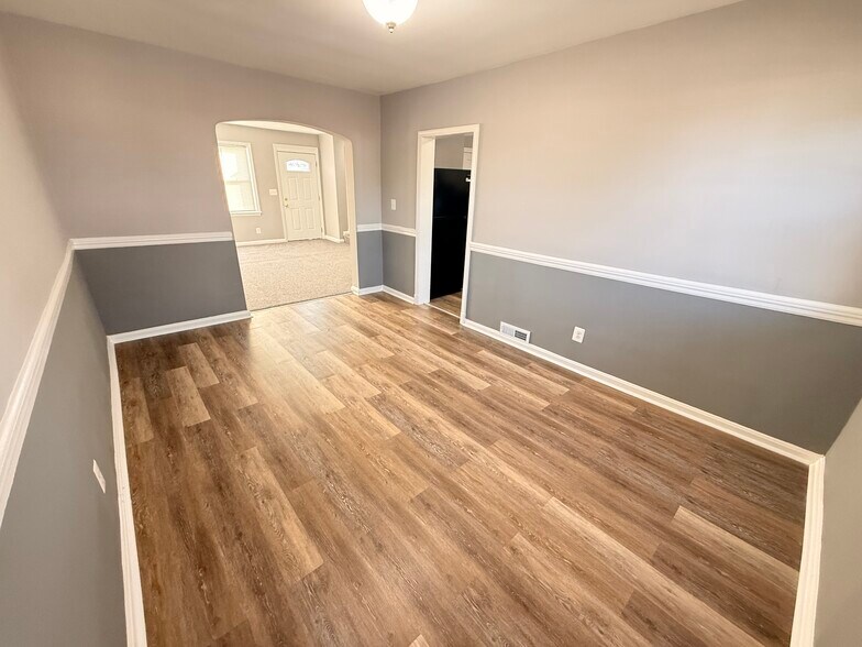 Building Photo - 1644 Sherwood Ave