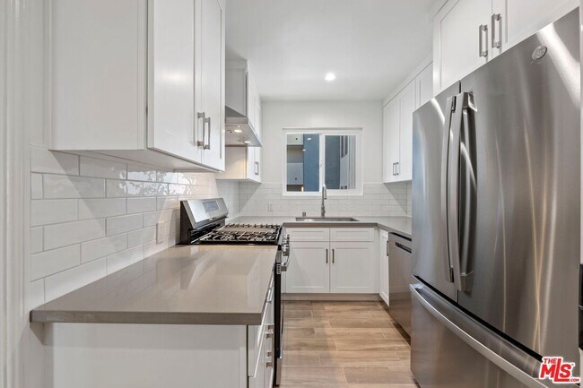 Building Photo - 1250 N Crescent Heights Blvd