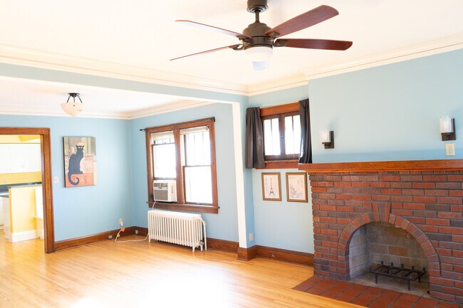 Building Photo - 1254 Thomas Ave