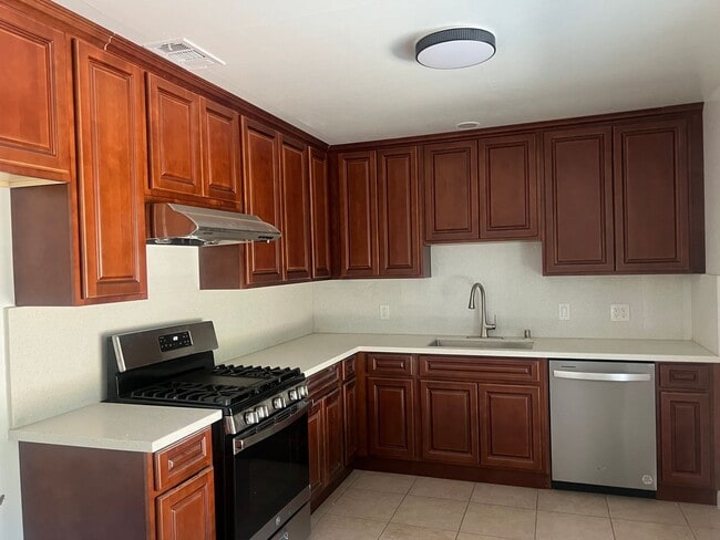 Building Photo - 2257 Fruitridge Rd