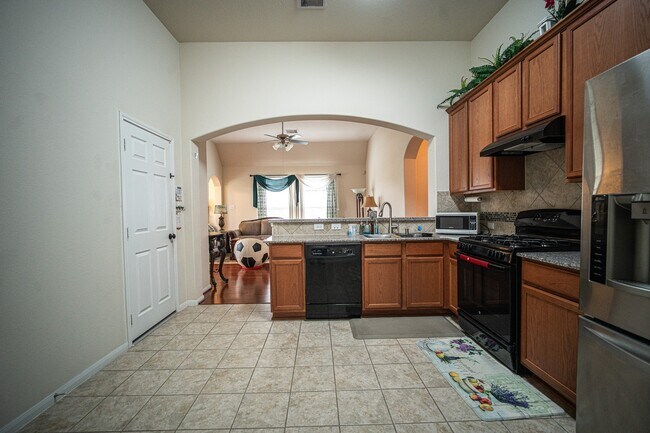 Building Photo - 4138 Falvel Shadow Creek Dr