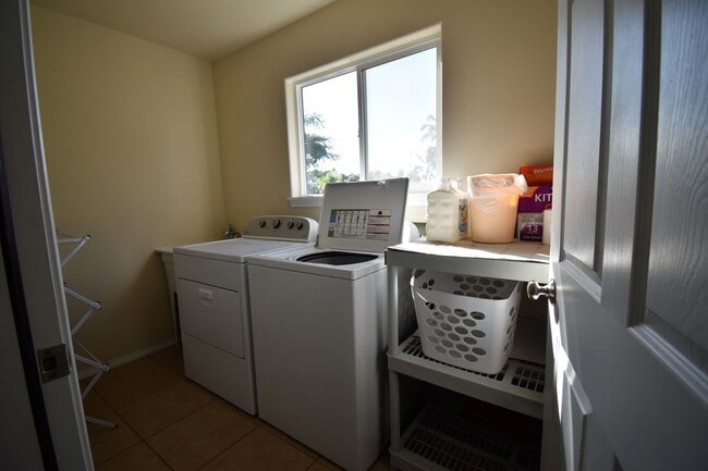 Building Photo - Palisades 4 Bedroom 3 Bath Home