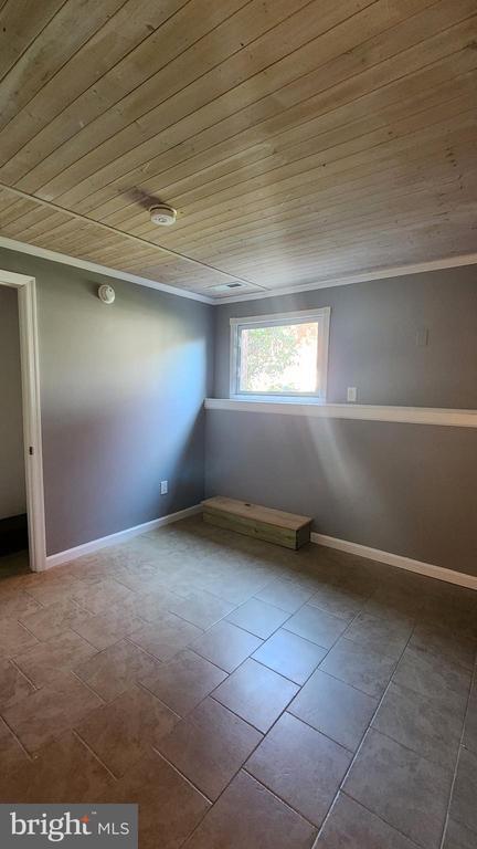 Building Photo - 318 Oakwood Ave