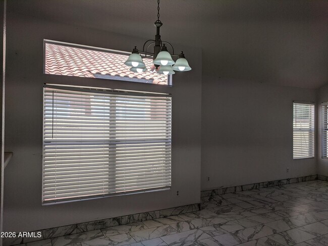 Building Photo - 1321 N Jamaica Way