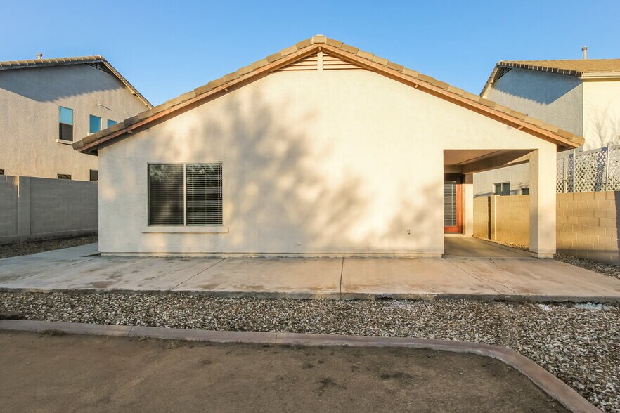 Building Photo - 27618 N 63rd Dr