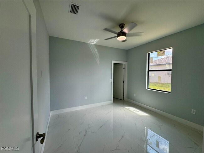 Building Photo - 2027 NW 16th Pl
