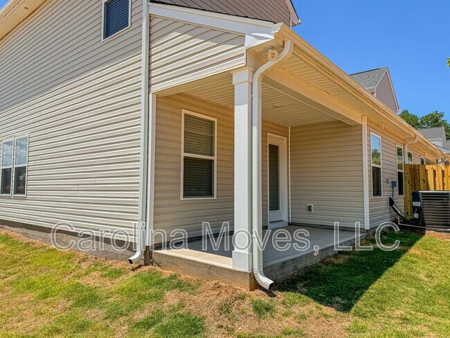 Building Photo - 119 Paddock Glen Dr