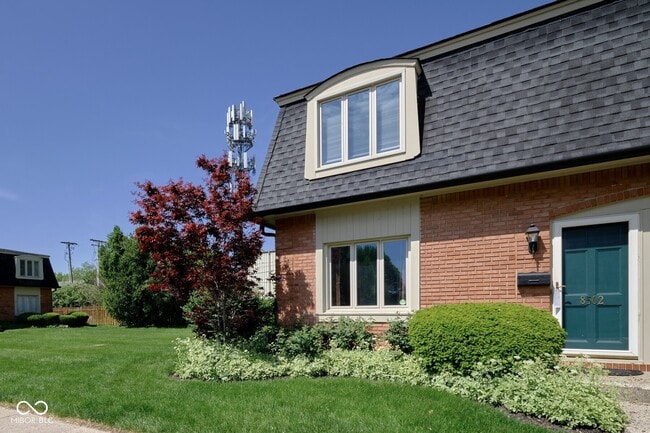 Building Photo - 8502 Canterbury Square W