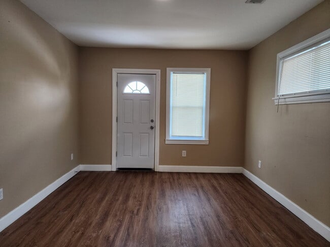 Building Photo - 2490 Woodmere St