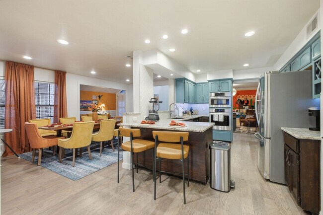 Building Photo - 2915 Quail Oak St