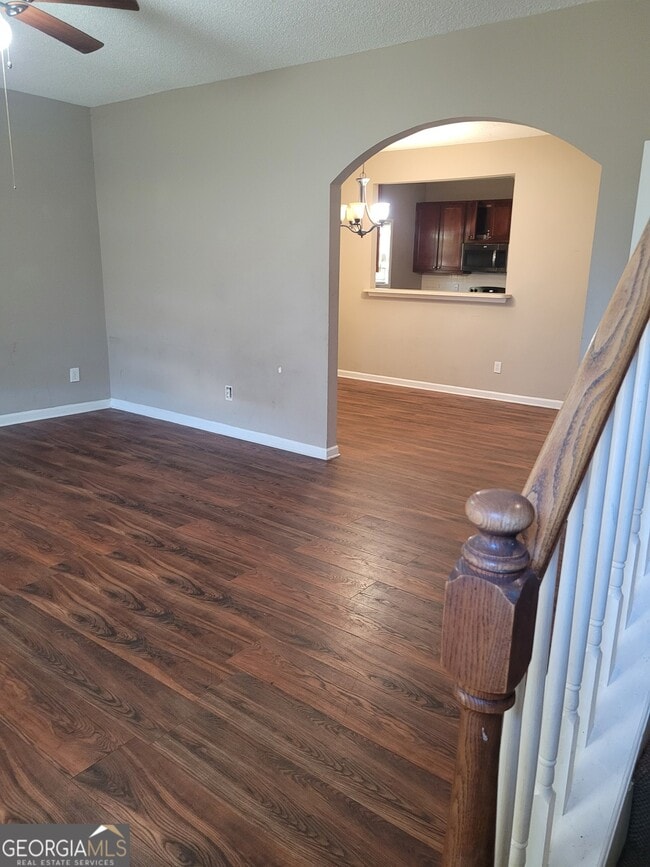 Building Photo - 8576 Thomas Rd