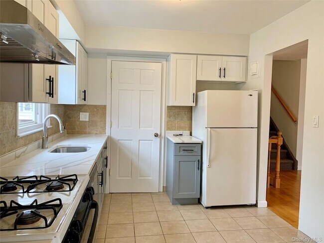 Building Photo - 15-47 209th St