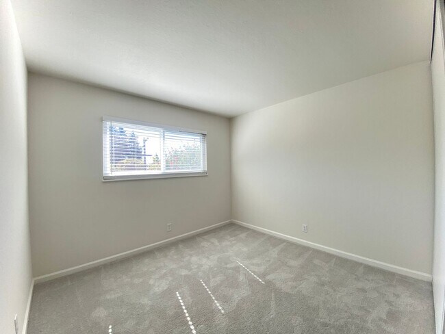 Building Photo - Gorgeous 5-bedroom home located in Fremont! – Huge Backyard!