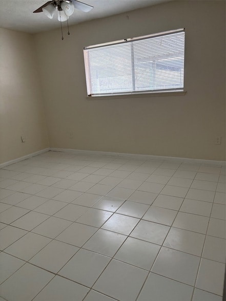 Building Photo - 2210 Buchanan Dr