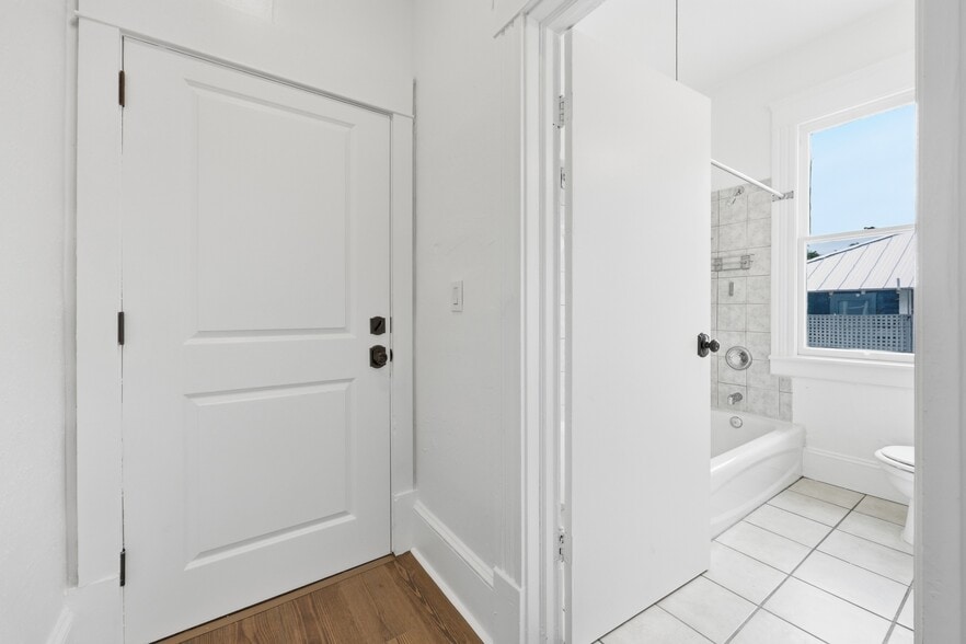 Building Photo - 2253 Herschel St