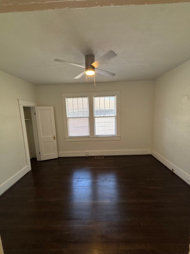 Building Photo - Inglenook 4118