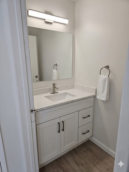 Building Photo - 4165 Tiberon Dr
