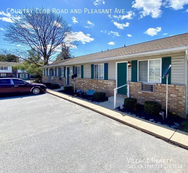 Building Photo - 611 Country Club Rd